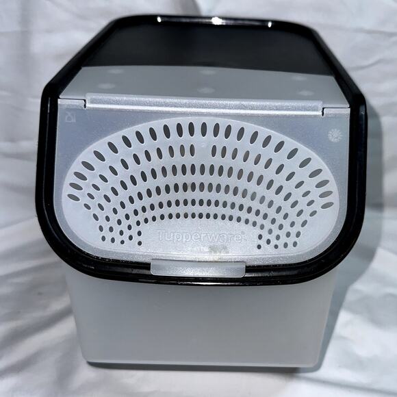 Tupperware Potato Onion Smart Storage Keeper Large 8.3L #4522A-2 Black Seal - Picture 1 of 9